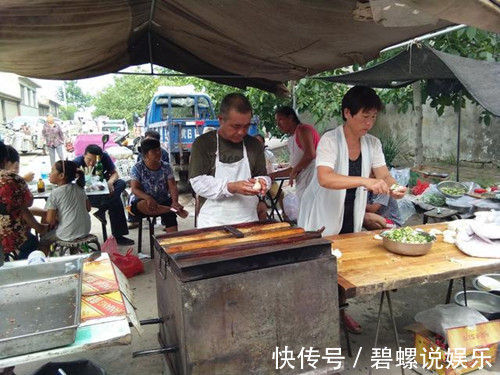 农村|农村大集上卖得最火的这几样美食，最后一个80元你敢吃吗