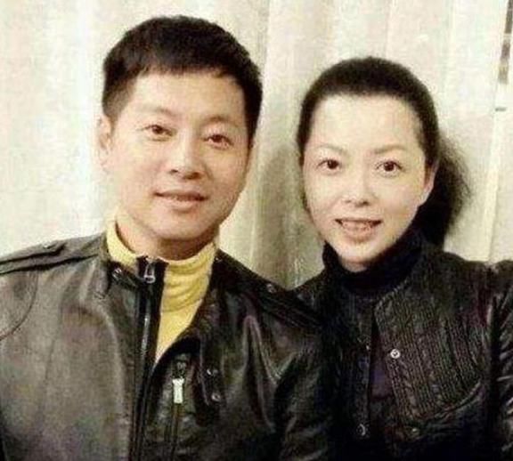 他是“湖南一哥”，听妻子怂恿自毁前程，如今靠做婚庆主持为生