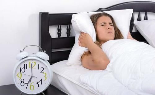 食物|睡前“3不碰”、睡觉“3不带”,具体指什么?照做的人更健康