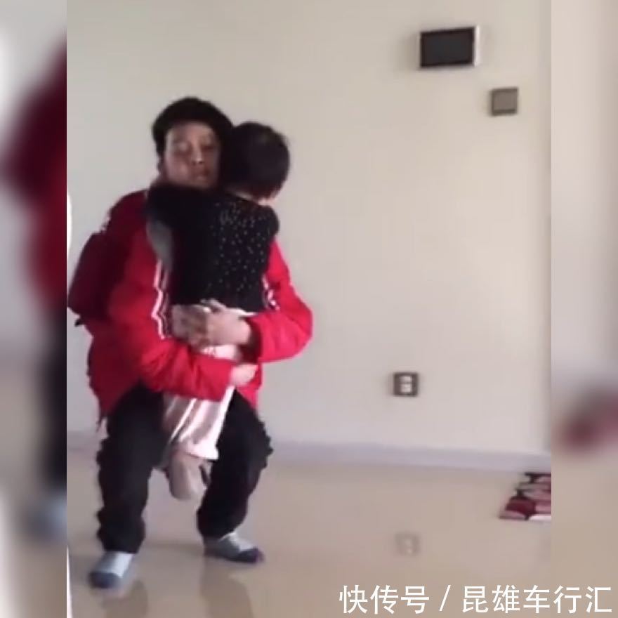 哥哥|妹妹看到爸爸和哥哥回家,忽视爸爸求哥哥“抱抱”火了:太有爱啦