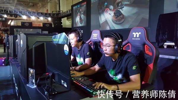 眼睛|暑假孩子近视度数飙升,这些防控近视的知识家长要知道