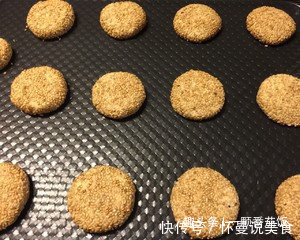芝麻酥饼别再出去买了，教你在家自制芝麻饼，一顿5个都不够！