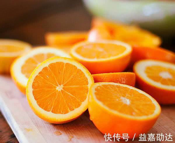 女人|女人熬夜后多吃以下4种水果,能缓解疲劳、延缓衰老