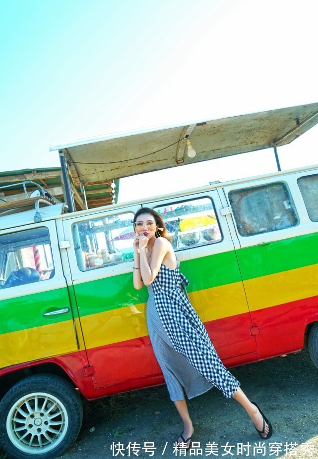 旅游|一款仙气飘飘的旅游海滩度假连衣裙，让你留住永不消失的风采