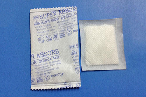 4岁孙女误吞干燥剂，奶奶“解救”方法太有效，被医生称赞