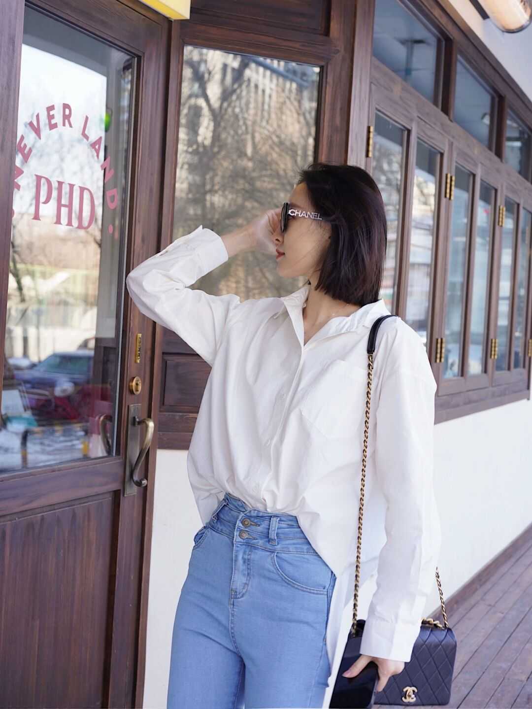 衬衫搭配|春天穿衣别再盲目跟风了!白衬衫+牛仔裤是今年顶流,简单大气