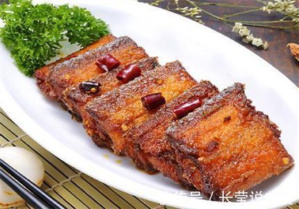 煎鱼时，鱼下油锅前先做这一步，鱼不粘锅不破皮，快看看吧