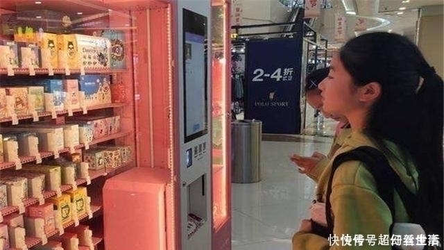 手机|12岁女孩三天花12W买盲盒,父母发现后要退款,店员以为富二代