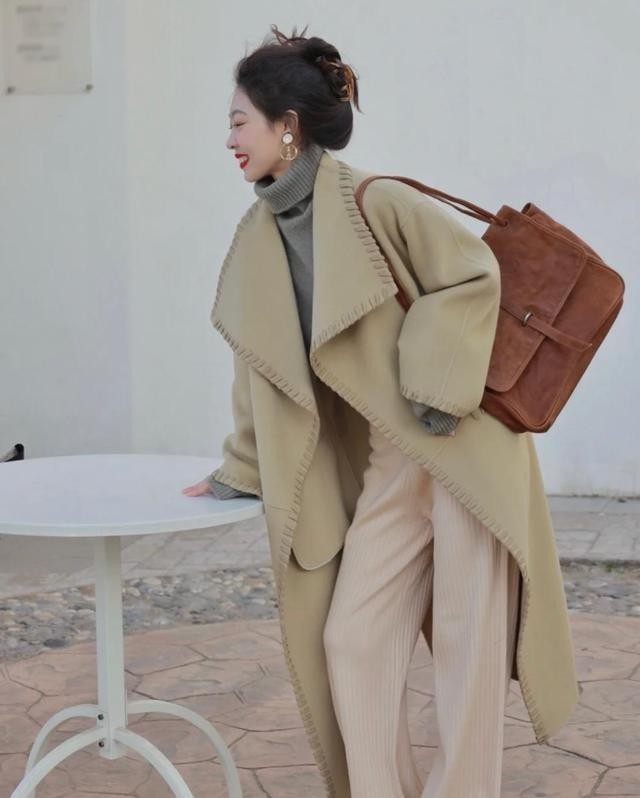 减龄 不要再崇拜复古色,试试今年流行的灰绿色,减龄还时髦