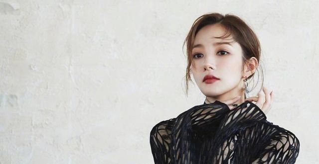 扎发|女生尽量别披头散发,试试最近很火的“女神扎发”,温柔还显气质