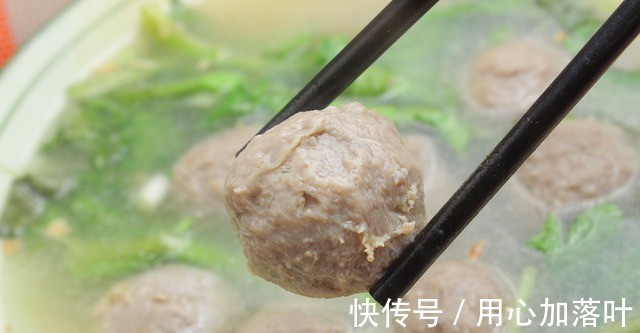 天气渐冷,教大家做2款新鲜牛肉自制美食,丸子和牛肉汤,美味!