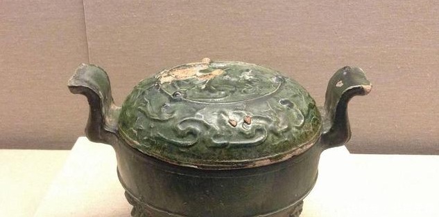 他联合朋友盗了自家祖坟, 被抓后追回49件国家级文物! “人才”啊!