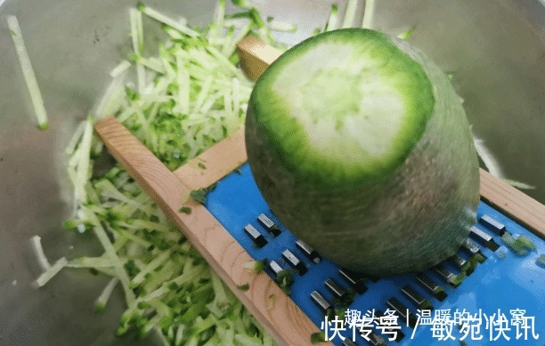 面包屑|冬天这样炸萝卜丸子，丸子不散乱，蓬松而酥脆，你也赶快试试吧！