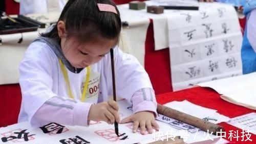 奶酪体@“网红字体”哪家强?柚圆体、奶酪体、鲸落体,都被这种字体打败