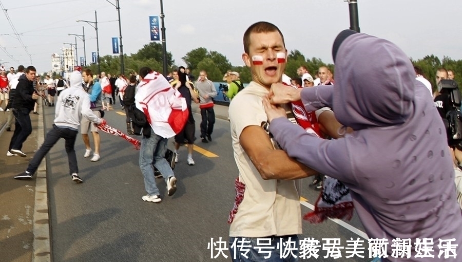 激光|除了激光笔射眼,足坛还有哪些“流氓事件”?俄罗斯球迷两度上榜