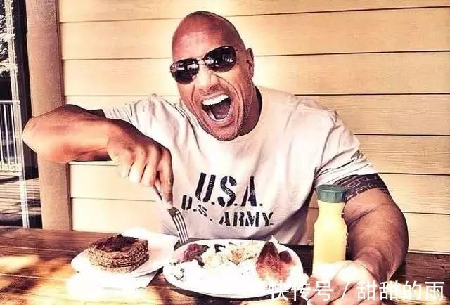 饮食|作死小伙挑战巨石强森5000卡饮食，结果吃到吐了