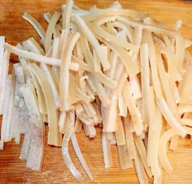 猪身上最“便宜”的部位,肉贩子白送都不要,好多人嫌弃把它丢掉