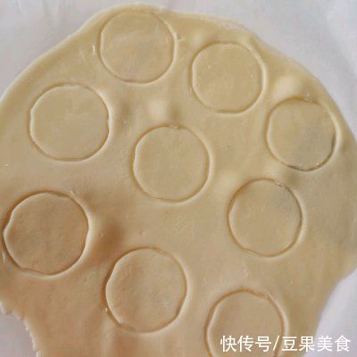 别怪我没提醒你，这道酥皮泡芙一吃就上瘾