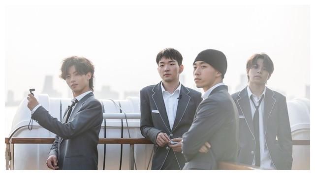 好好的恋爱综艺,变成了“男男官宣”,女嘉宾:是我们不够美吗?