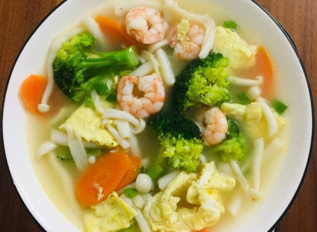 这碗蔬菜汤不简单,成本5块钱,鲜香味美易吸收,营养全面比肉好