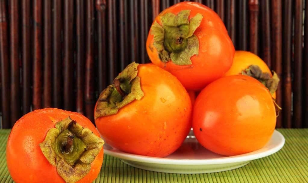 老话说一个柿子十副药,柿子的4个益处,吃了才知道