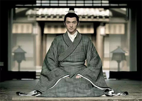 古人|古人常把东西塞袖子里,为何不担心掉出来?你看袖子里有多少机关