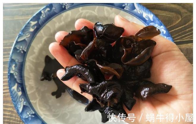 浸泡|泡发木耳,万不可直接加水,跟厨师学了1招,10分钟泡一大盆