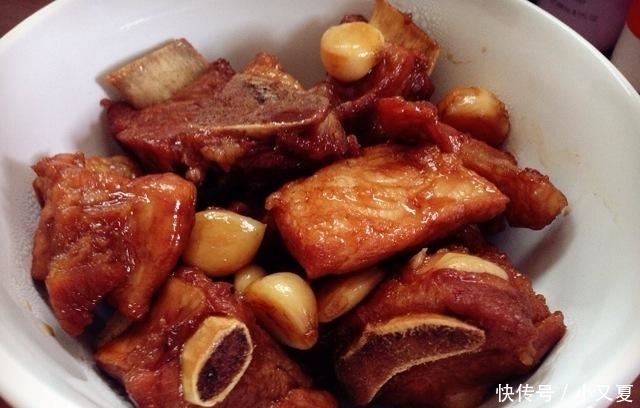 记住|买排骨别只会挑“傻大个”老屠夫：记住3点，包你排骨一挑一准