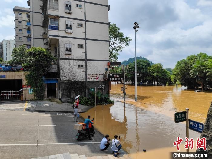 广西|广西柳州今年首现超警戒洪水 防洪人员坚守一线