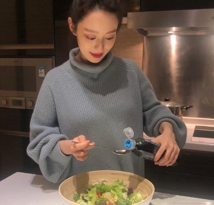 妈妈|吉娜怀孕7个月,状态一如少女,网友:怀孕7个月和我没怀一样