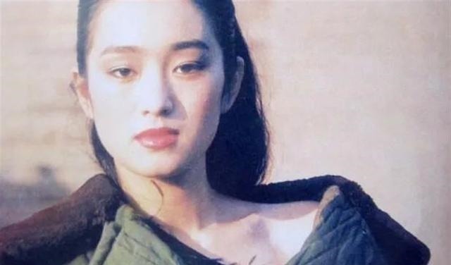 中国女排&巩俐为“中国女排”题写寄语，字里行间充满英气，令书法家都汗颜