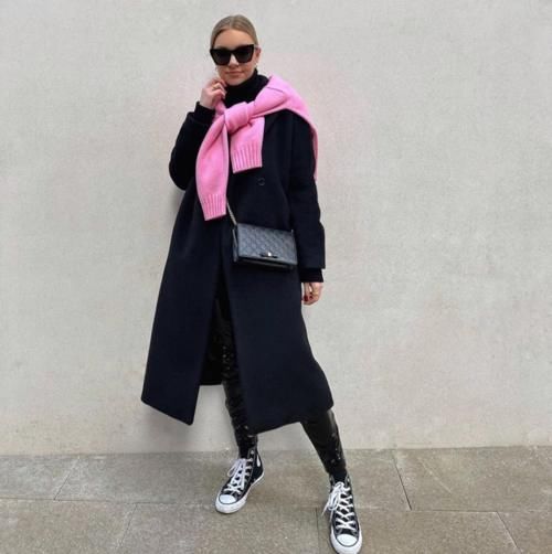 懂时尚的上班族，穿搭洋气还实用，这个女孩的搭配带来全新灵感