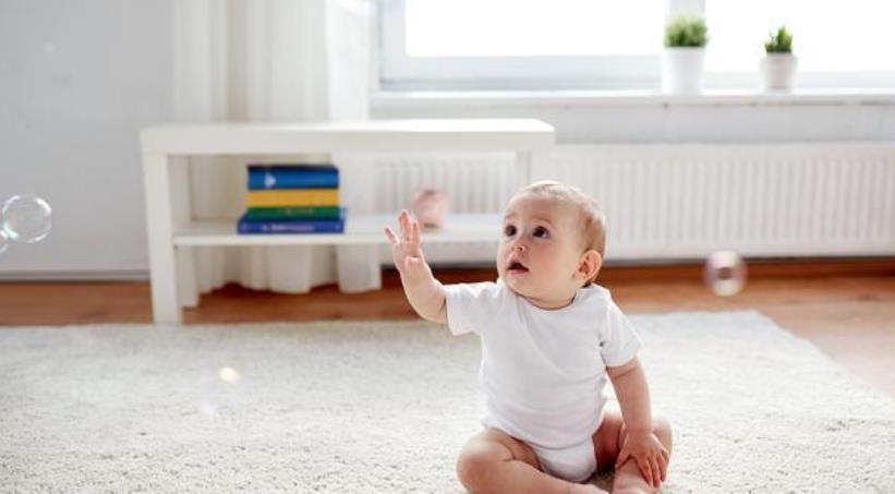 孩子|宝宝一岁后，家长喂养牢记“两戒三少二坚持”，孩子成长更健康