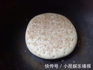 面团|我们家一年四季都爱吃的饼,隔三差五就要做一次,外酥内软特好吃