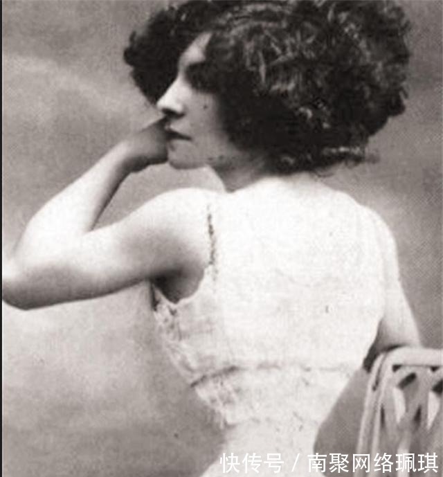 日本人@比裹脚“更恐怖”:黑齿和束腰,一个吓哭小孩,一个挤坏器官