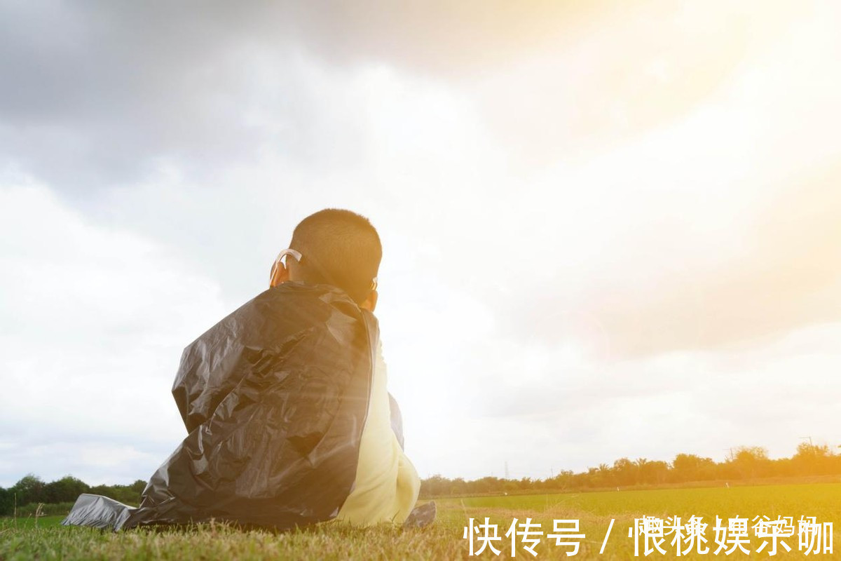 自卑|妈妈给娃买“蛋糕边角料”遭群嘲:贫穷的父母,养出自卑的孩子