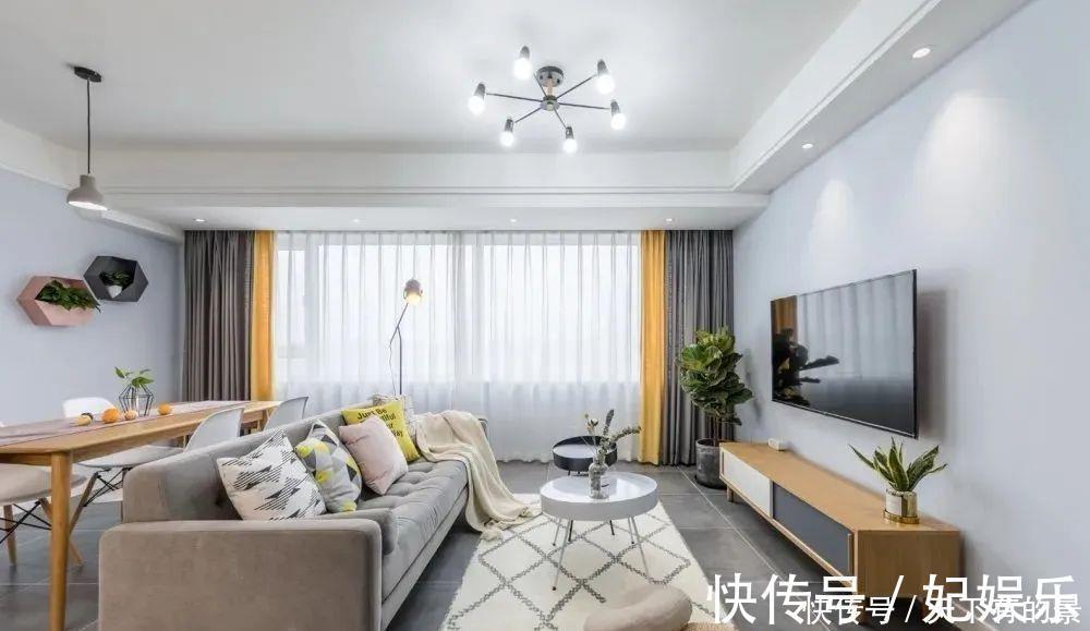 客厅|客厅沙发这样摆放,面积直接大了一倍,邻居见了挤爆门来学!