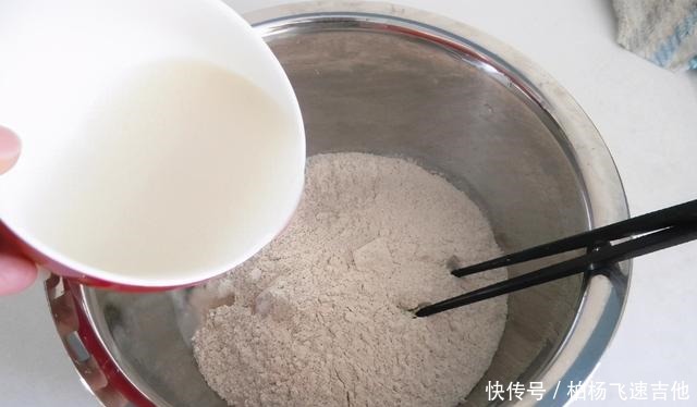 蒸馒头|蒸馒头用大火还是小火很多人用错了火,难怪馒头干硬塌陷,不香!