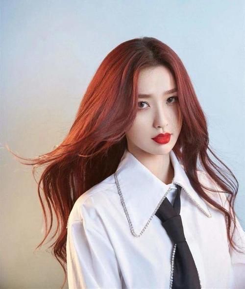 木棕|今年冬季流行染“奶茶色”,看似低调却很有质感,不换发型也时髦