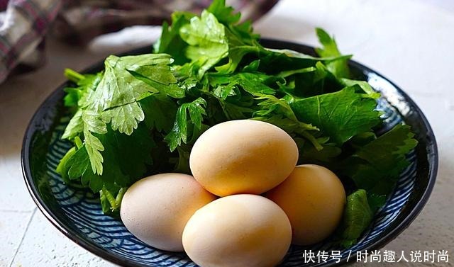 叶子|夏天,这种菜叶子又嫩又香,丢了好浪费,我最爱加鸡蛋炒!