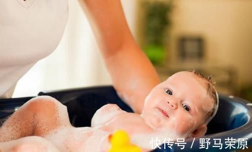 小宝宝|孩子生病老人这样给娃“洗澡”，医生怒斥差点丧失“生育”能力