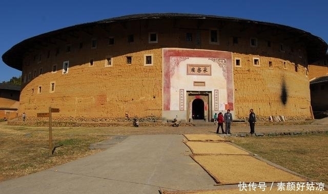 中国客家土楼，墙体为泥块里面无铁无水泥，却能屹立600年不倒