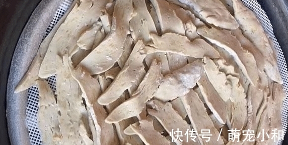 自从学会做这个，我家隔三差五吃，拌一拌上锅一蒸，蘸着料吃，老香了