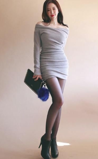  美女|美女穿搭：小姐姐爱穿紧身裙，秀出凹凸有致的曲线，帅气又迷人