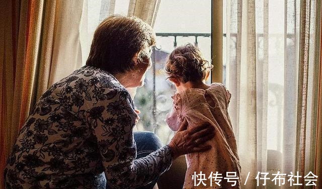 弟弟|宝妈把儿子交给弟弟带一天,弟媳发来视频,宝妈:难为你了,弟弟