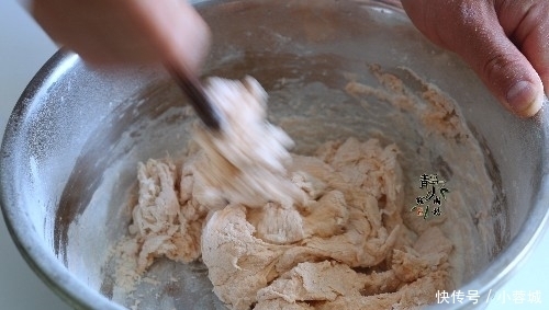 睡前蒸锅此种馒头，第二天早餐主食就有了，好吃还明目，孩子喜欢