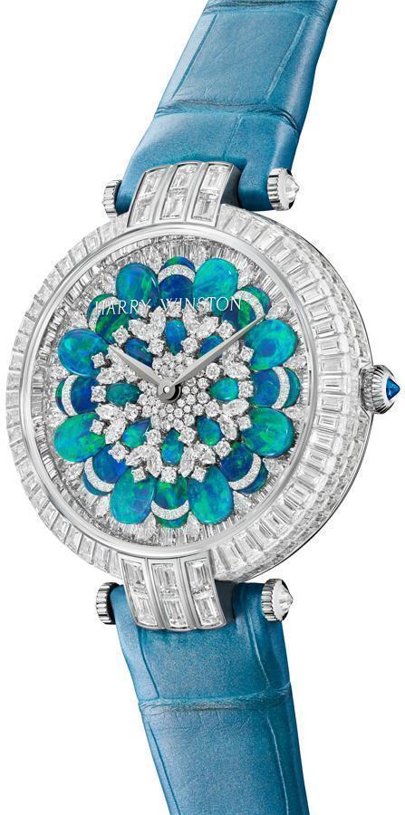 腕间一片冰蓝,低眸即是假日