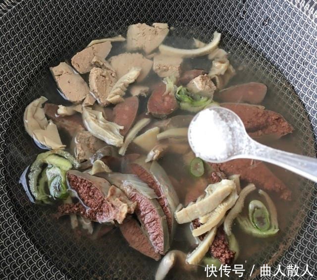 羊杂汤，热乎乎的，暖身暖心