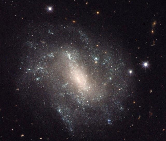 测量 天文学家如今看到的宇宙膨胀,是否有可能只是很久以前的星系运动