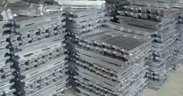 电解|历史名将墓穴被发现,专家取走17件带饰,引发长达60多年的争议